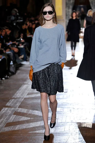 Look 11